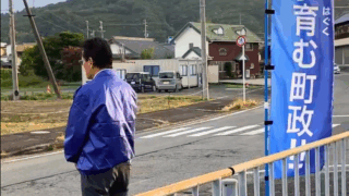 2025年11月10日　後援会事務所前でごあいさつ